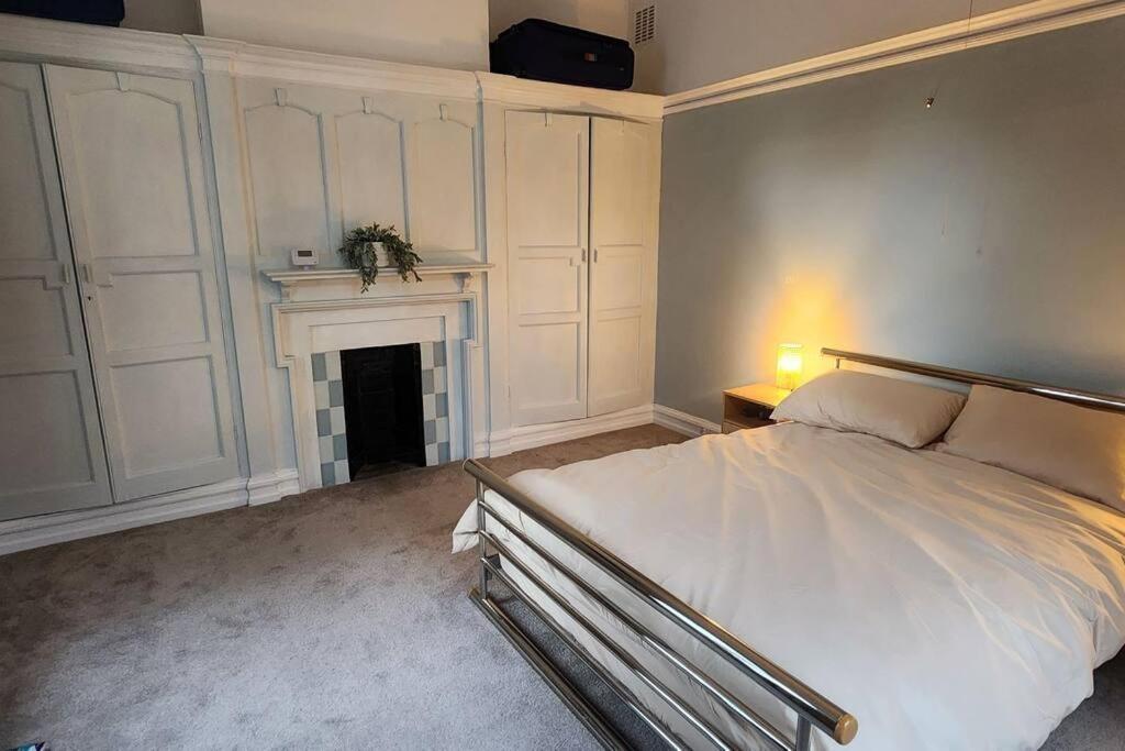 Spacious Guest Flat Near Roundhay Park Лийдс Екстериор снимка