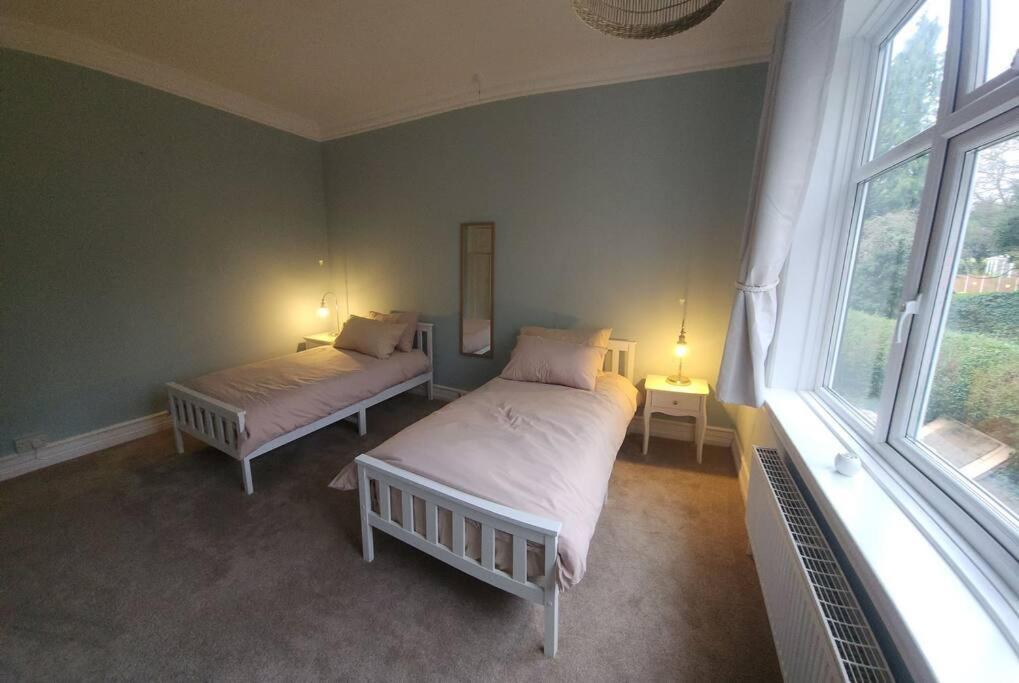 Spacious Guest Flat Near Roundhay Park Лийдс Екстериор снимка