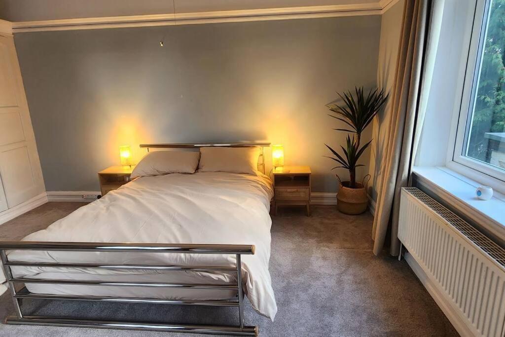 Spacious Guest Flat Near Roundhay Park Лийдс Екстериор снимка